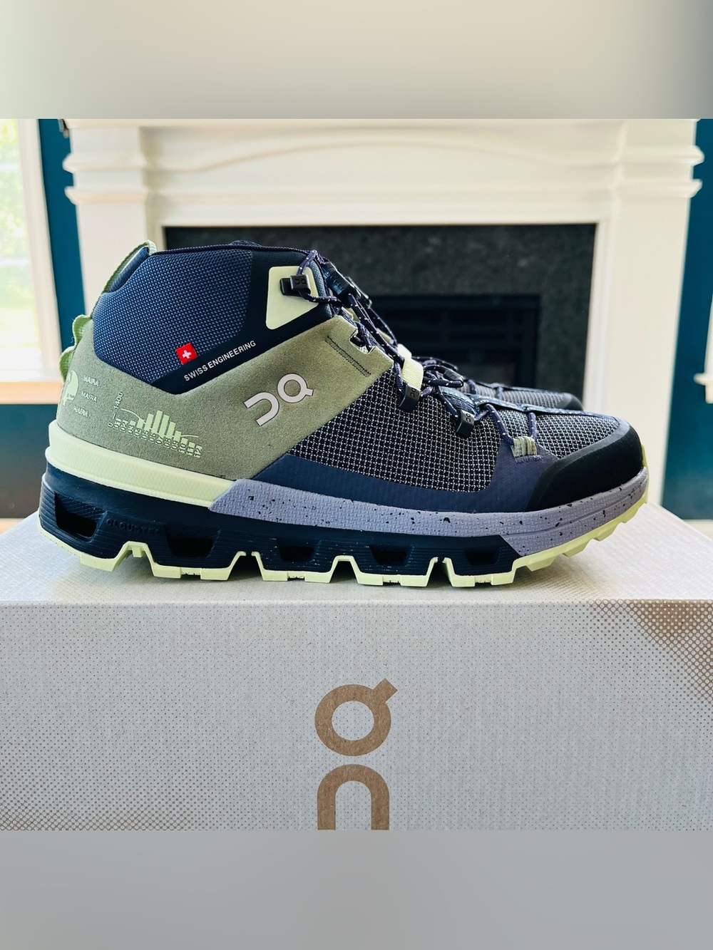 Sz 5.5 On Women's Cloudtrax Hiking boots Reseda/Lavender (Youth 4)